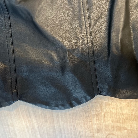 Altar’d State black leather mini NWOT size M - Picture 3 of 3